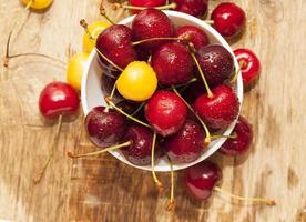 cerises juteuses et mûres. photo