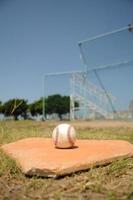 baseball sur le marbre photo