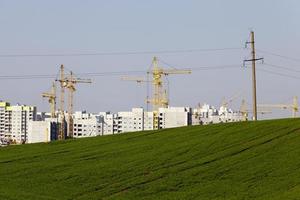 construction d'un nouveau quartier moderne dans une ville photo