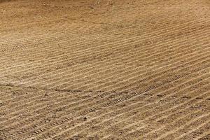 terres agricoles labourées photo