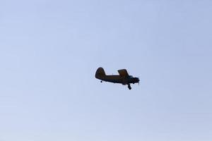 voler dans le ciel est un avion ordinaire photo