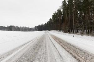 route couverte de neige photo