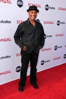 Los angeles, 16 mai - joe morton arrive à une soirée avec scandale au théâtre leonard h goldenson le 16 mai 2013 à no hollywood, ca photo