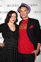 los angeles, 20 mars - jennifer tilly, cameron silver aux décennies - événement les must de moschino à la boutique des décennies le 20 mars 2014 à los angeles, ca photo