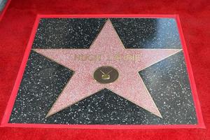 los angeles, 25 oct - l'étoile de hugh laurie à la cérémonie des étoiles du walk of fame de hugh lauriehollywood au hollywood blvd le 25 octobre 2016 à los angeles, ca photo