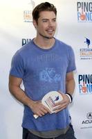 los angeles, 30 juillet - josh henderson au 3e but annuel de ping-pong 4 de clayton kershaw au stade dodger le 30 juillet 2015 à los angeles, ca photo