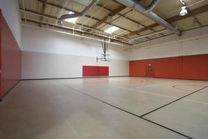 terrain de basket au gymnase photo
