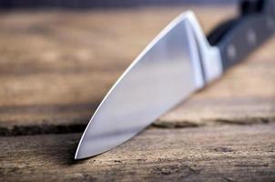 couteau sur table de cuisine rustique avec espace copie