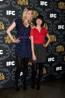 los angeles, 7 janvier - riki lindhome, kate micucci à l'ifc s le butin de babylone projection à la Directors Guild of America le 7 janvier 2014 à los angeles, ca photo