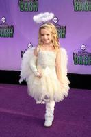 Los angeles, oct 20 - mckenna grace au hub network premier halloween bash annuel à barker hanger le 20 octobre 2013 à santa monica, ca photo