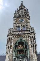 Munich, Allemagne, 2014. Le rathaus-glockenspiel photo