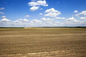 labouré pour les terres cultivées photo