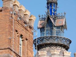 bâtiment moderniste dans le quartier born de la ville de barcelone. photo