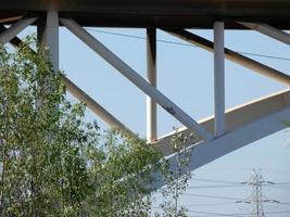 détail d'une structure de pont moderne du XXe siècle. photo