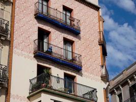 bâtiment moderniste dans le quartier born de la ville de barcelone. photo