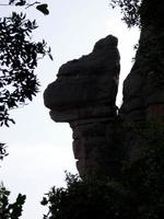 détail d'une formation rocheuse dans la montagne de montserrat dans la province de barcelone, espagne. photo