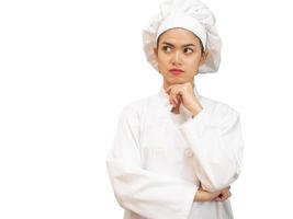 une femme asiatique en uniforme de chef cuisine dans la cuisine photo