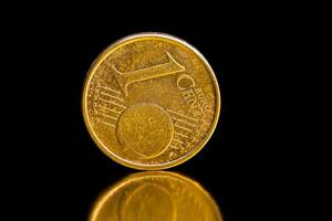 pièces d'une petite coupure d'un centime d'euro photo
