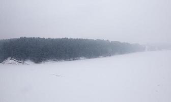 congères de neige en hiver photo