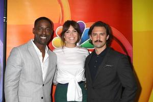 los angeles, 2 août - sterling k brown, mandy moore, milo ventimiglia à la tournée de presse nbcuniversal tca été 2016 à l'hôtel beverly hilton le 2 août 2016 à beverly hills, ca photo