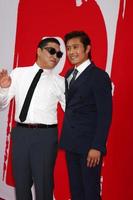 Los angeles, 11 juillet - psy, byung-hun lee arrive à la première rouge 2 au théâtre du village le 11 juillet 2013 à westwood, ca photo