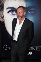 los angeles, 18 mars - liam cunningham arrive à la première de la saison 3 de game of thrones au théâtre chinois le 18 mars 2013 à los angeles, ca photo