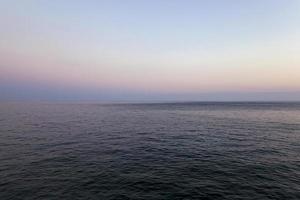 baie de la mer et coucher de soleil photo