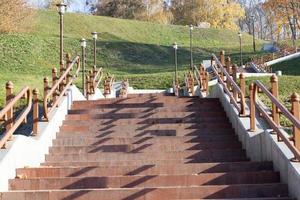 vieil escalier, gros plan photo