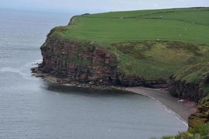 magnifique vue panoramique sur la baie de Fleswick dans l'ouest de Cumbria photo