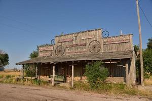 bâtiment abandonné et délabré dans le pittoresque dakota du sud photo