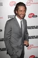 los angeles, 21 septembre - gerard butler arrivant au prédicateur de mitrailleuse los angeles première à l'académie des arts et des sciences du cinéma le 21 septembre 2011 à beverly hills, ca photo