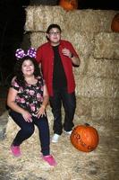 los angeles, oct 4 - raini rodriguez, rico rodriguez à la montée des jack o lanternes aux jardins de descanso le 4 octobre 2014 à la canada flintridge, ca photo