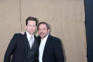 los angeles, 29 juillet - michael muhney, mark sheppard de surnaturel arrive à la fête d'été 2013 cbs tca à l'emplacement privé le 29 juillet 2013 à beverly hills, ca photo