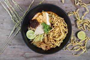 khao soi, nouilles au curry, cuisine thaïlandaise photo