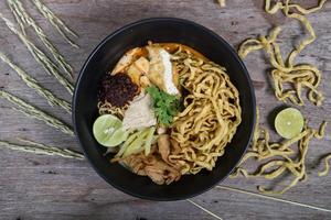 khao soi, nouilles au curry, cuisine thaïlandaise photo