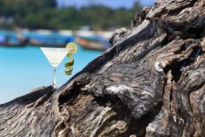 cocktail de margarita sur la plage photo