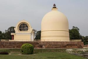 lieu nirvana dans la ville de kushinaga en inde photo