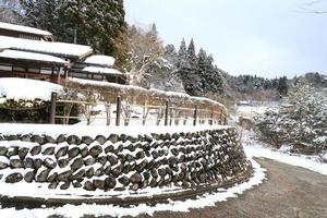 maison japonaise avec de la neige photo