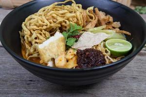 khao soi, nouilles au curry, cuisine thaïlandaise photo