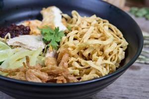 khao soi, nouilles au curry, cuisine thaïlandaise photo