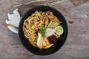 khao soi, nouilles au curry, cuisine thaïlandaise photo