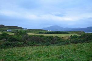 magnifique paysage luxuriant de l'île de skye photo