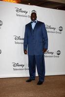 los angeles 1 août - shaquille o neal arrive s au 2010 abc summer press tour party au beverly hilton hotel le 1 août 2010 à beverly hills, ca photo