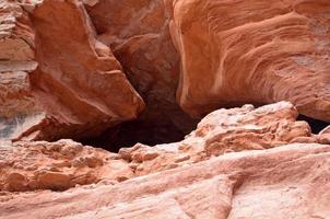 grotte de roche rouge découverte à sedona en arizona photo