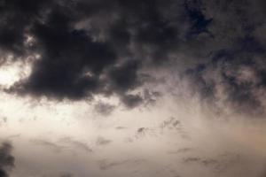 ciel nocturne, avec des nuages photo