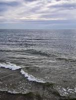 surface de l'eau sur la mer photo