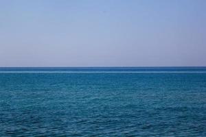 paysage de mer horizon paysage marin sous ciel bleu photo