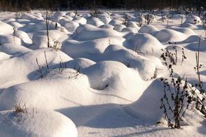 la saison d'hiver avec un temps froid et beaucoup de neige photo