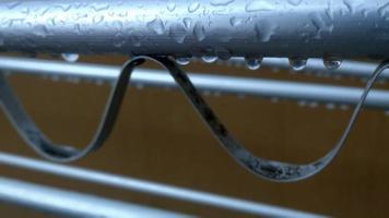 taches d'eau sur inox l'après midi après la pluie photo