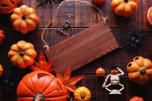 concept de décoration joyeux halloween et vue sur le panneau en bois avec espace de copie photo